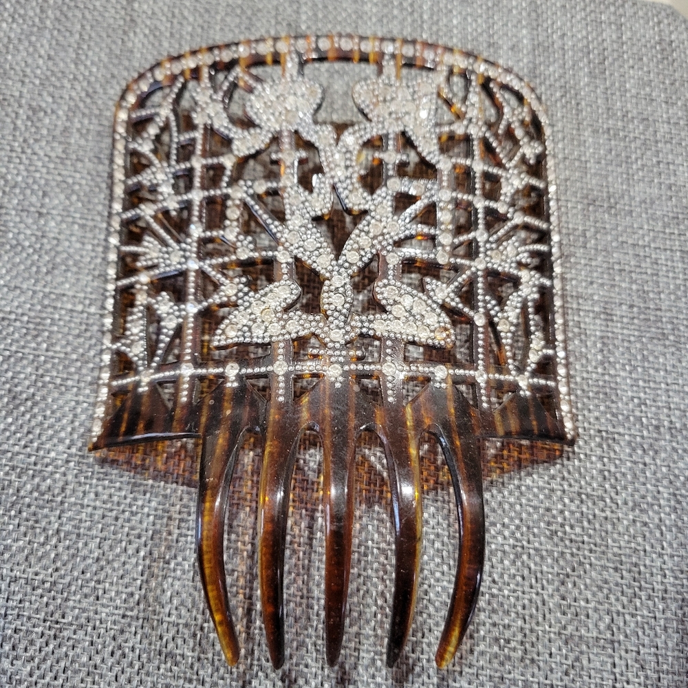 Elegant Brown Hair Comb with Floral Design